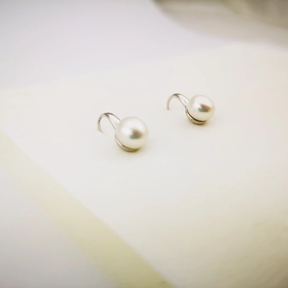 Krémfehér édesvízi igazgyöngy ezüst fülbevaló (7mm)