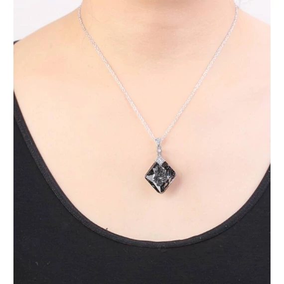 Fekete Swarovski® kristályos rombusz nyaklánc