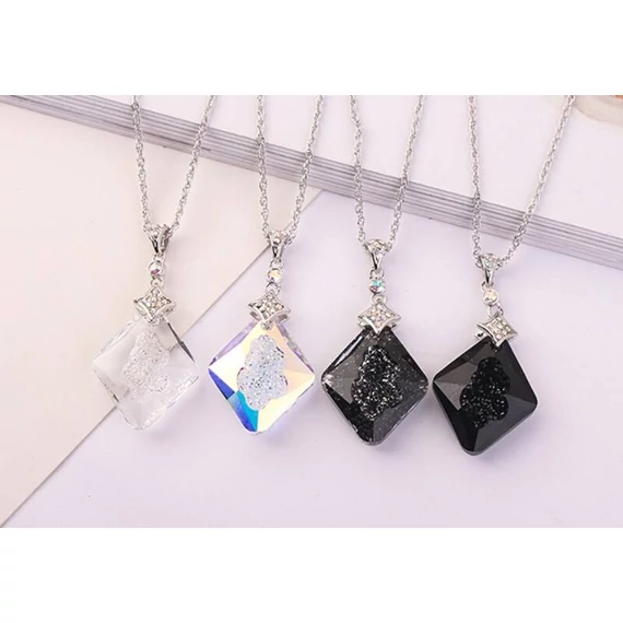 Fekete Swarovski® kristályos rombusz nyaklánc