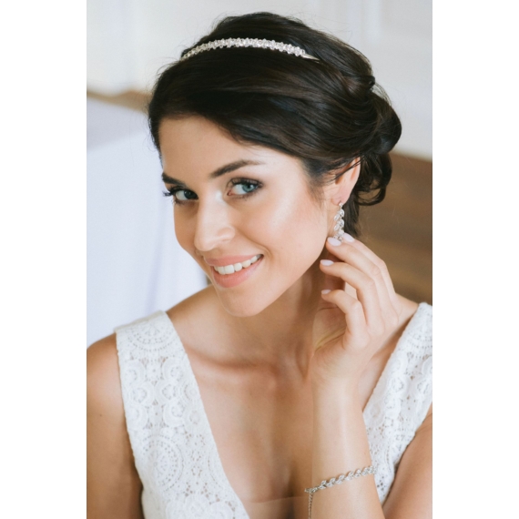 Hosszúkás cirkónia kristályokkal díszített ezüstszínű esküvői fülbevaló