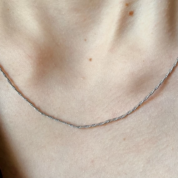 Ródiumozott vésett kígyó ezüst nyaklánc 45 cm