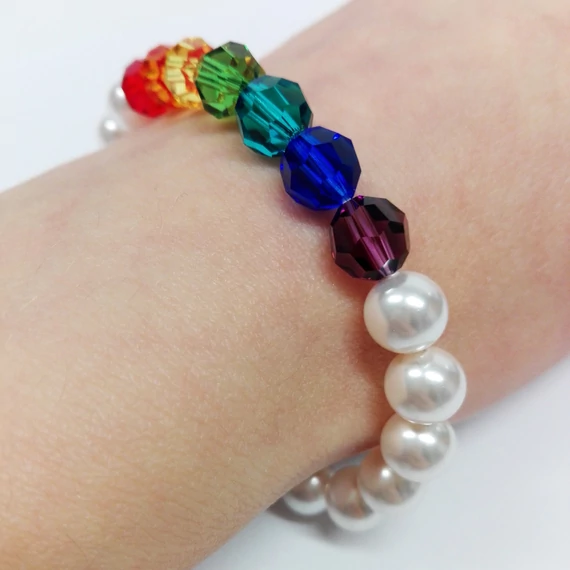 Swarovski® gyöngyökkel díszített szivárvány karkötő
