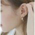 Kép 3/5 - Fehér Swarovski® kristályokkal és gyönggyel díszített kulcsos és lakatos fülbevaló
